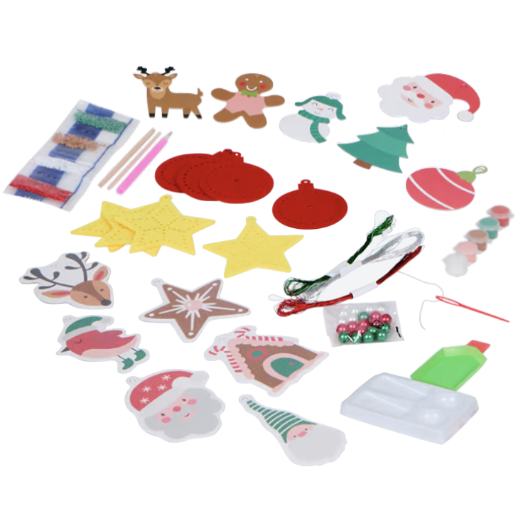 Actividad manual navideña: Árbol de fieltro para colgar y adornos personalizados